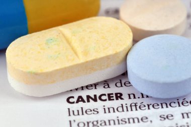 Metin ve çeşitli uyuşturucularla kanser kavramı