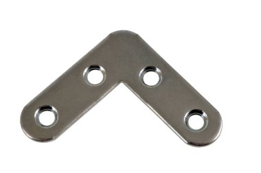 Beyaz arkaplanda açıyla delinmiş çelik.