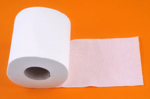 Рулоны Туалетной Бумаги Крупным Планом Красном Фоне — стоковое фото