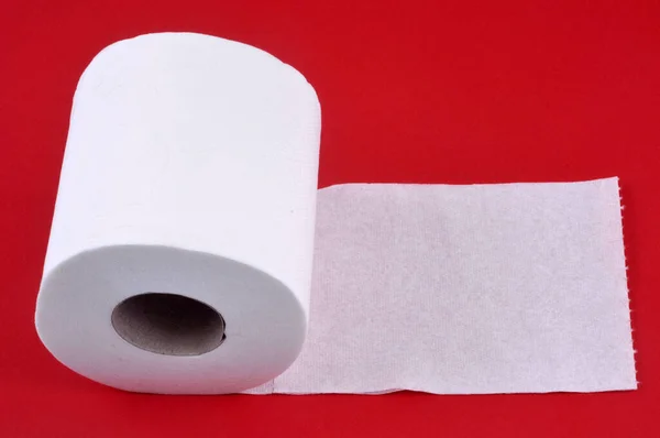 Рулоны Туалетной Бумаги Крупным Планом Красном Фоне — стоковое фото
