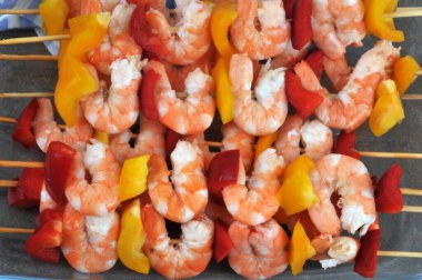 Karides ve biber şiş yakın çekim