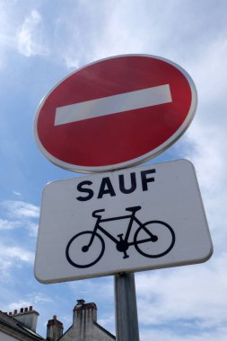 Bisikletler için dolaşım yetkisi olan Fransızca yasaklanmış imza. 