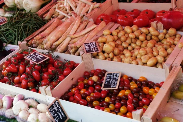 Französischer Marktstand Mit Bio Gemüse — Stockfoto