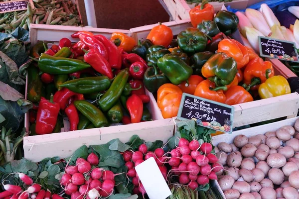 Französischer Marktstand Mit Bio Gemüse — Stockfoto