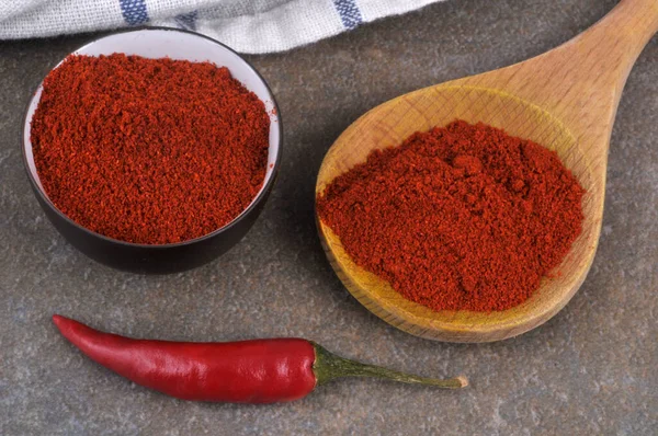 Chilli Powder Bowl Wooden Spoon Red Chili Pepper Close Gray — Stock Photo, Image