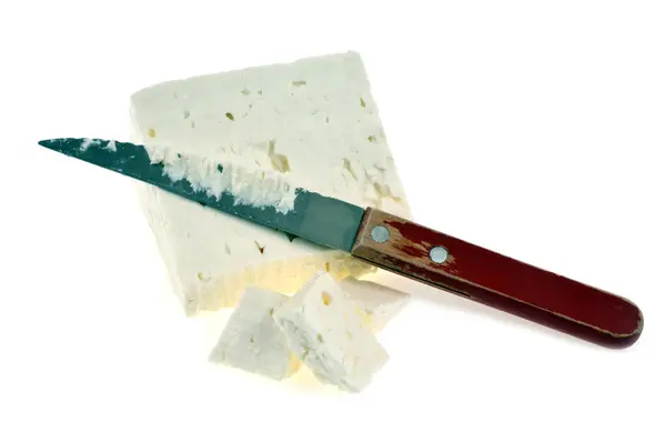 Pedazo Queso Feta Con Cuchillo Cerca Sobre Fondo Blanco —  Fotos de Stock