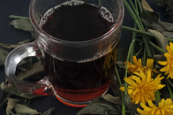 Bir Fincan Karahindiba Bitkisi Çayı Yakın Plan — Stok fotoğraf