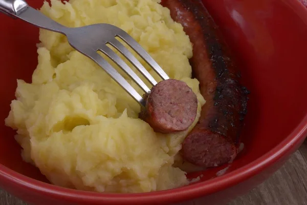 Teller Kartoffelpüree Und Grillwurst Mit Gabel Großaufnahme — Stockfoto