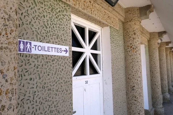 Sinal Indicando Banheiros Públicos Franceses Para Mulheres Homens — Fotografia de Stock