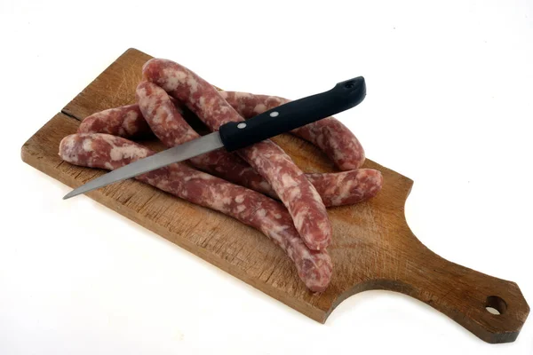 Raw Chipolatas Wooden Cutting Board Knife Close White Background — Foto de Stock