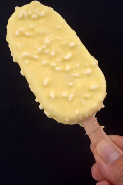 Bâton Crème Glacée Vanille Tenu Main Gros Plan Sur Fond — Photo