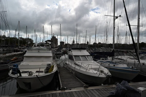 ロシェルの旧港の埠頭にあるボート — ストック写真