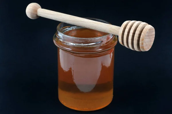 Jar Liquid Honey Honey Spoon Close Black Background — Φωτογραφία Αρχείου