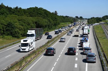 Lorient 'e doğru Vannes' da 165 numaralı ulusal yolda trafik var.