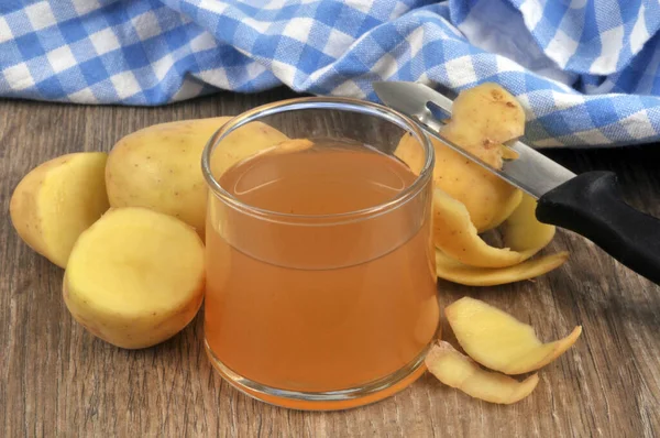 Vaso Jugo Patata Con Sus Ingredientes Cerca —  Fotos de Stock