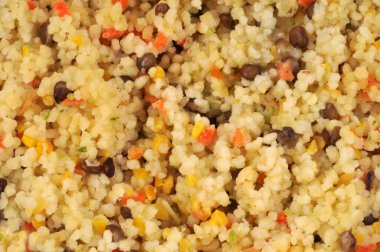 Sebzeli mısır gevreği salatası. 