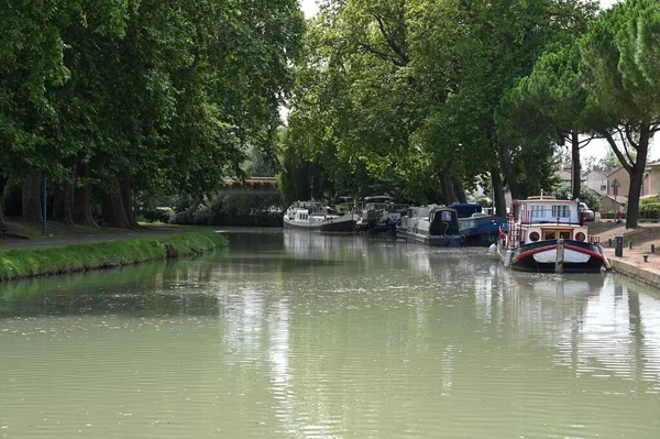 Barcazas Amarradas Orilla Del Canal Midi Castelnaudary — Foto de Stock