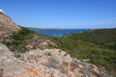 Korsika 'da Piccovaggia yolu panoraması