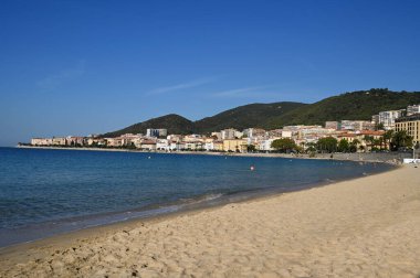 Pascal Rossini Bulvarı ve Ajaccio 'daki Saint-Francois plajı. 