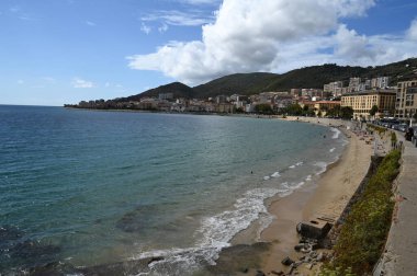 Pascal Rossini Bulvarı ve Ajaccio 'daki Saint-Francois plajı. 