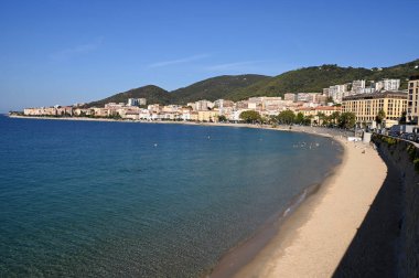 Pascal Rossini Bulvarı ve Ajaccio 'daki Saint-Francois plajı. 