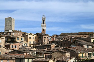 General view of the city of Siena with the Torre del Mangia 