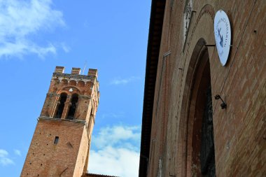 Siena 'daki San Domenico Bazilikasının çan kulesi.