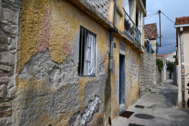 Split 'in pitoresk Varos bölgesinde tipik bir ara sokak.