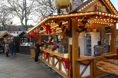 Vannes 'da müşterilerle Noel pazarları