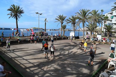 Tenerif Adası 'ndaki Los Cristianos Petanque Court' taki Petanque oyuncuları