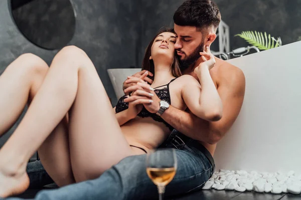 Passionate Couple Kissing Hugging Bath Floor — Stock Photo, Image