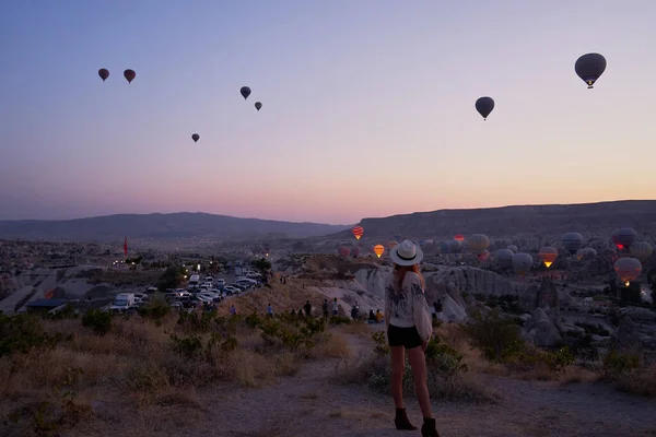 Palloni Aerostatici Che Sorvolano Spettacolare Goreme Cappadocia Turchia Vista All — Foto Stock