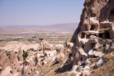 Kapadokya, Anadolu, Goreme Ulusal Parkı 'nın Türk manzarası, Peri bacaları ve çöl manzaralı Kapadokya' nın kaya oluşumları. Seyahat yerleri, tatiller ve macera                                   