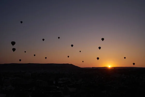 Globos Aire Caliente Volando Sobre Espectacular Goreme Capadocia Turquía Vista —  Fotos de Stock