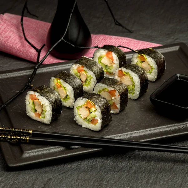 Sushi Apetitoso Fundo Escuro — Fotografia de Stock