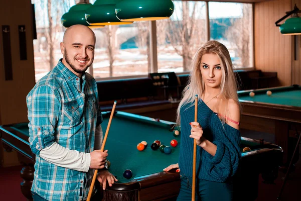 Nice young lovely couple plays billiard and smiling on camera — Stock Photo, Image