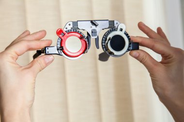 kontrol ve d elinde vizyon düzeltmek için gözlük