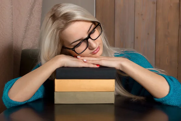 Meisje met de boeken — Stockfoto