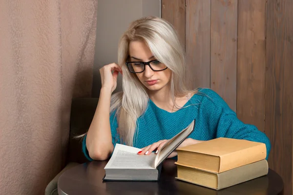 Girl with the books — Stock fotografie