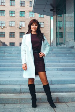 poz ve kameraya bakarak eautiful kadın 