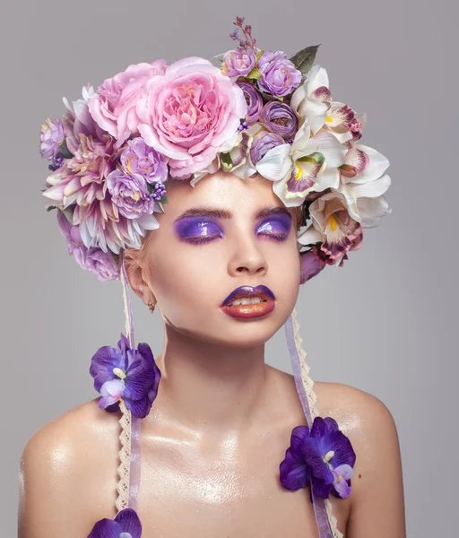 Beautiful young woman with flowers on head — Stock Photo, Image