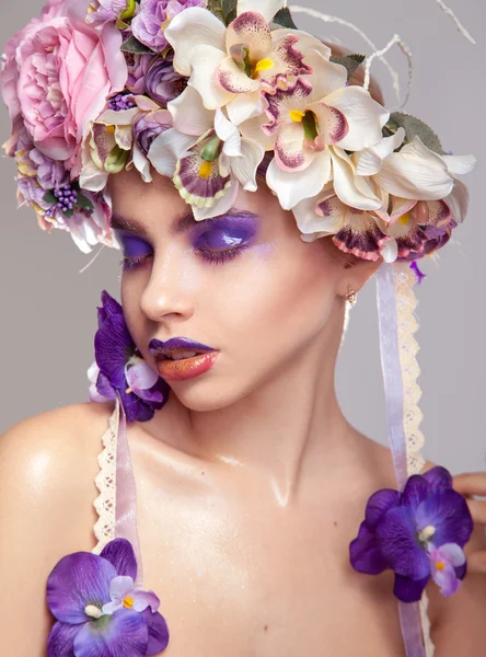 Sexy young adult woman with wreath on head — Stock Photo, Image