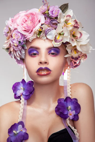 Glamour young girl with wreath on head — Stock Photo, Image