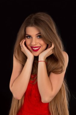  Kırmızı dudaklar ile kız