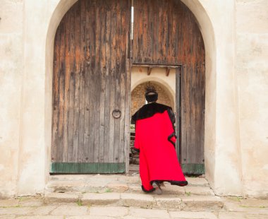 Kral kaleye doğru geliyor