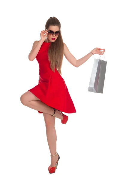 Vrouw houdt een boodschappentas — Stockfoto