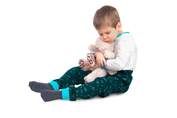 Liten pojke med en plysch leksak — Stockfoto