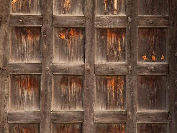 Vieja puerta de madera del castillo — Foto de Stock