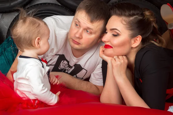 Familie mit dem kleinen Kind — Stockfoto