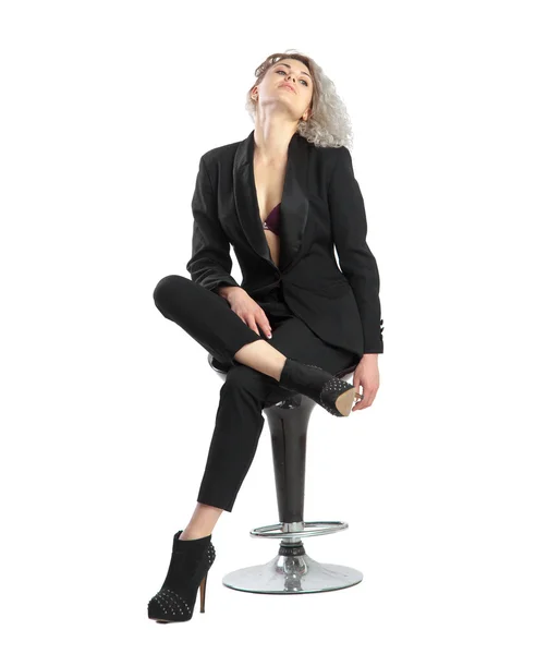 Chica de negocios posando en silla — Foto de Stock